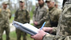 Дніпро: військовослужбовців ТЦК закидали камінням