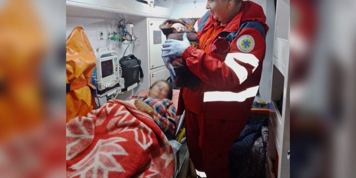 Дніпровські парамедики допомогли народитися сьомій дитині у Васильківській громаді