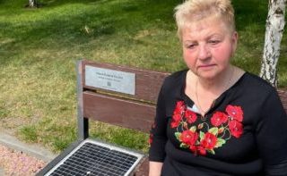 Дніпро згадує героїв: лави пам'яті у сквері Усачова