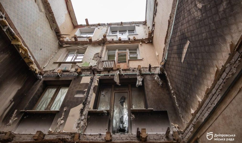 Дніпро відбудує будинок на Старокозацькій після ворожого удару