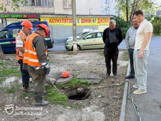 Дніпро посилює протипожежний захист: комунальники відновлюють гідранти