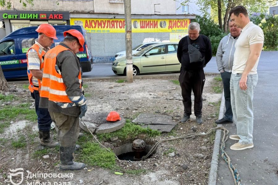 Дніпро посилює протипожежний захист: комунальники відновлюють гідранти