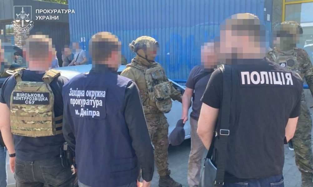 Виїзд за кордон за $15 тисяч: у Дніпрі викрили схему