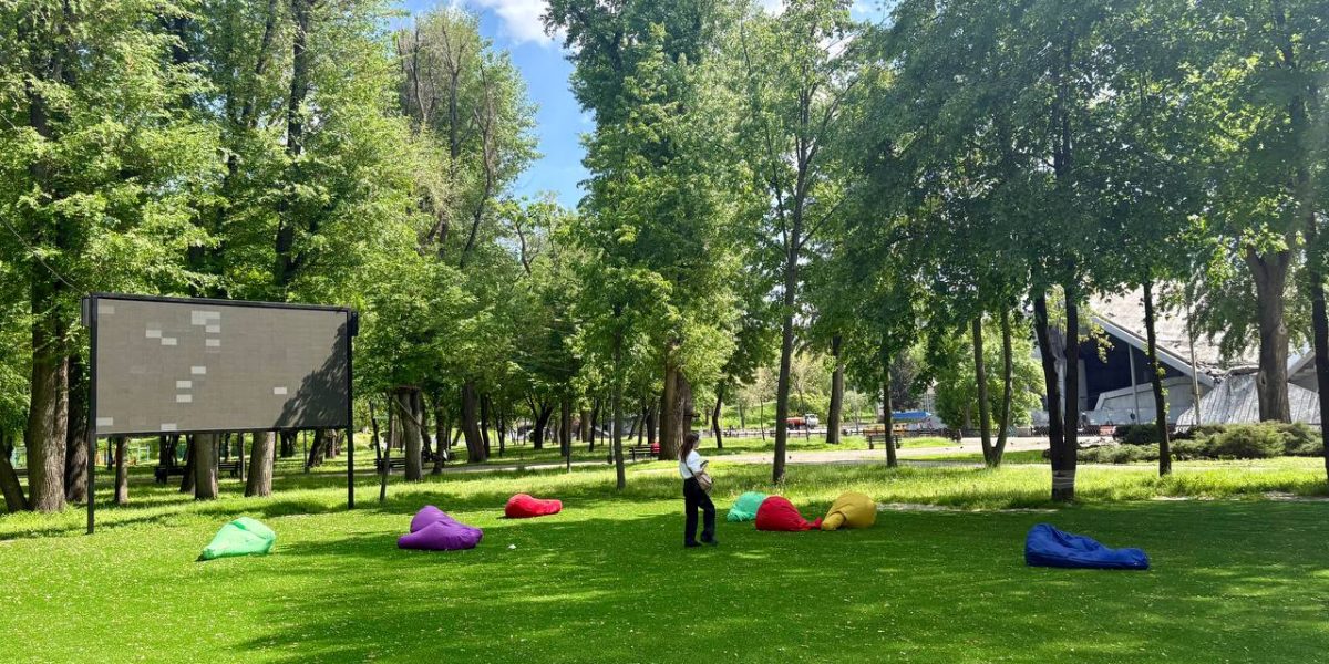 Літній кінотеатр просто неба у парку Глоби