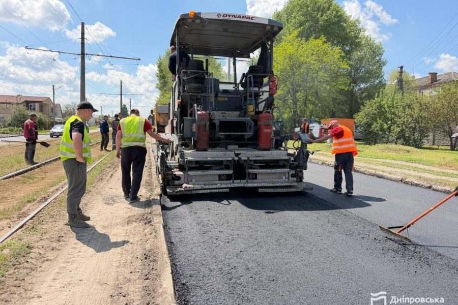 Дніпро: ремонт доріг триває, 2,5 тис. м² покриття оновлять на проспекті Металургів